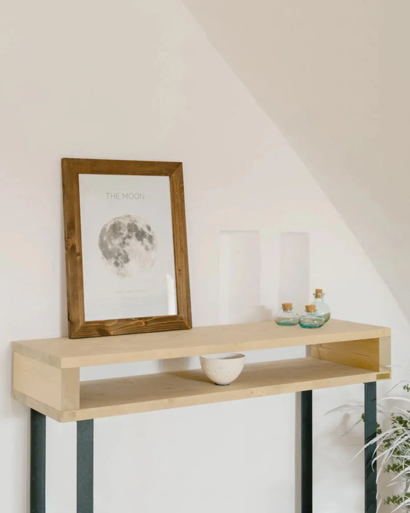 Clearance Hannun Console Niobe